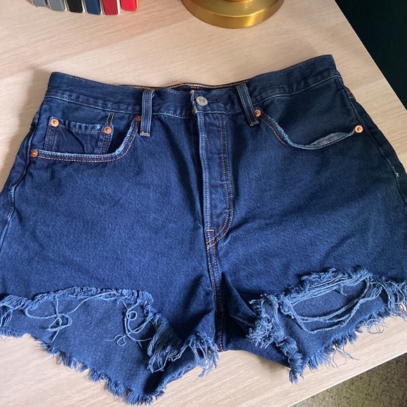 Levi’s 501 High Rise Shorts - Picture 3 of 10